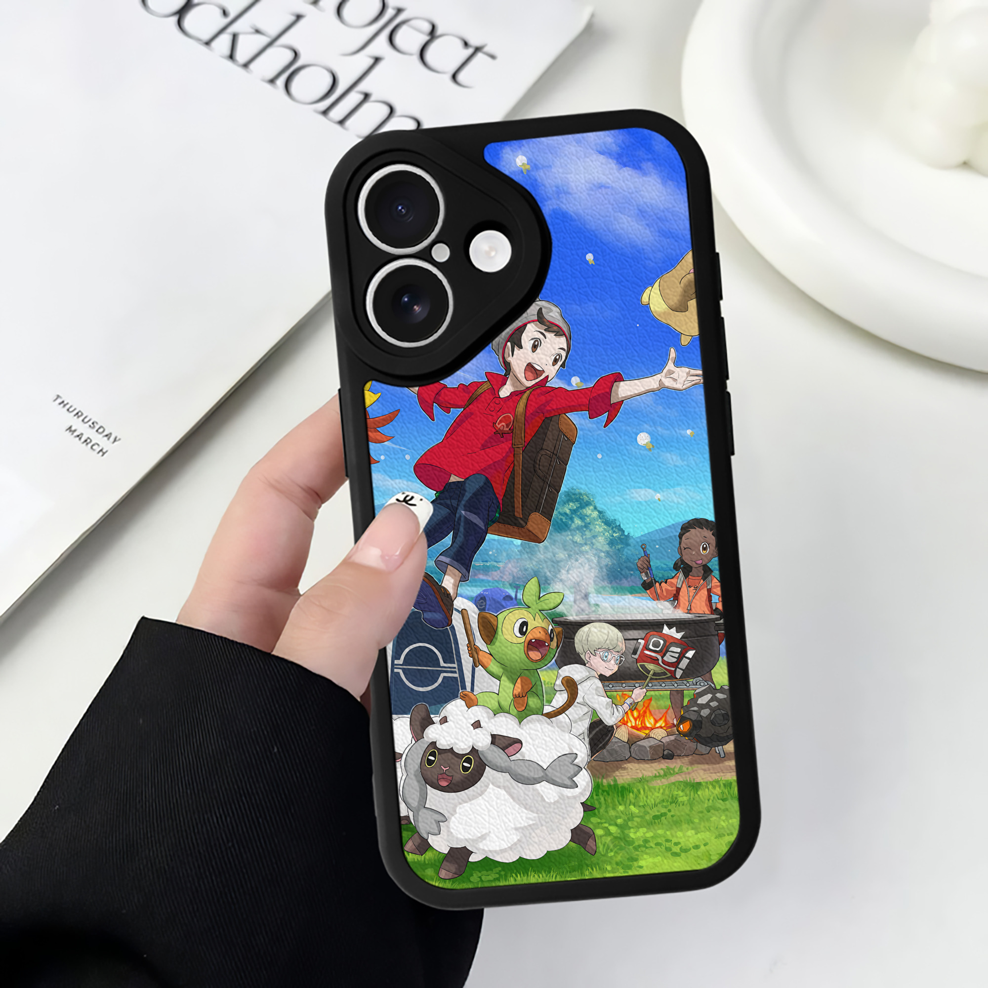 （画像用） ポケットモンスター Pokémon 【iPhone 16シリーズ対応】シリコンスマホケース（レザー調） 材質：シリコン